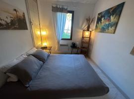 Chambre privé avec Sdb privative: Le Cannet şehrinde bir otel
