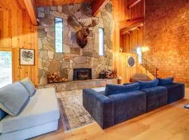 5 Mi to Donner Lake Cabin with Deck and Pool Access!