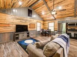 Pet-Friendly Broken Bow Cabin with Fire Pit!