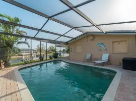 Peace River Retreat Waterfront w Heated Pool