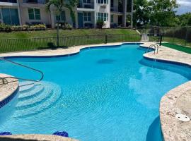 Lovely 2 bedroom condo with pool and beach access、リンコンのコンドミニアム