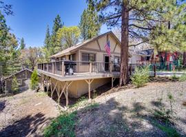 Rustic Big Bear Lake Cabin Retreat Near Skiing!, feriebolig i Big Bear Lake