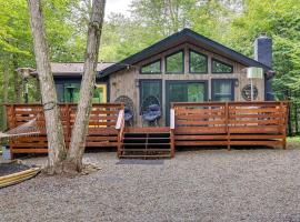 Big Bass Lake Getaway with Deck, Fire Pit, Sauna!, Cottage in Clifton