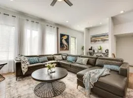 Modern Atlanta Home with Balcony 2 Mi to Downtown!