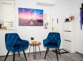 Blue apartment with FREE parking