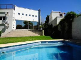 Casa en bonito barrio residencial - Ciudad, vacation home in El Challao