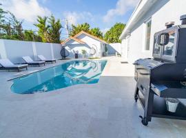 Spacious Miami Home Heated Pool BBQ L35, hotel in Tamiami