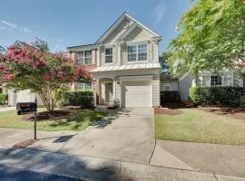 Charlotte Townhome with Deck 18 Mi to Downtown!