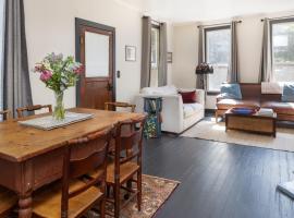 Wynkoop at Carlton: Taste of Europe, Walk to Wineries, Dog Friendly, vacation home in Carlton