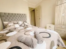 Hermosa habitación privada en edificio de estreno frente al metro