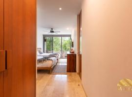 NHOA 208A Lux 2BR Condo Jungle View in Aldea Zama, ξενοδοχείο σε Tulum