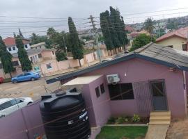 Affordable tiny complete home 4, chata v destinaci Accra