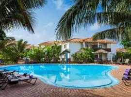 Tortuga beach lovely 2 bed apartment and gardens