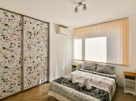 Central flat Wi-Fi & streaming