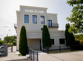 RIVER PLACE、ピテシュティのホテル