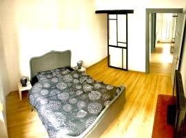 L indémodable rénové spacieux et lumineux avec 2 chambres: Sarrebourg şehrinde bir otel
