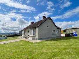 The Myles' Self-Catering Cottage - 4 Stars, hotel v mestu Greencastle