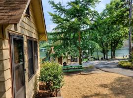 #06 - Lakeview Two Bedroom Cottage-Pet Friendly, beach rental in Hot Springs