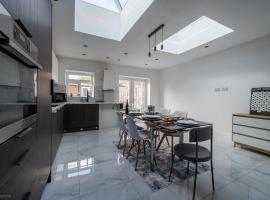 Modern 5 bed home in Ealing, free driveway parking, sleeps 8, hotel Harrow on the Hillben