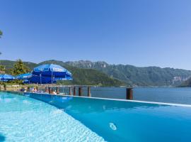 Hotel Riviera, παραλιακό ξενοδοχείο σε Melide