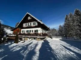 Chalet moderne et spacieux à Megève, 5 chambres, jacuzzi, salle TV, proche centre et remontée mécanique - FR-1-569-119