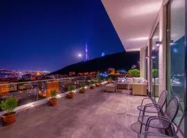 Entire House - Cityscape Retreat: The View
