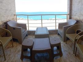 Paradise Beach Alexandria Sea View - Free Wi-Fi - Alex, hotel familiar en Alexandría