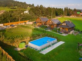 Chaty Trzy 731-950-635, hotelli kohteessa Solina
