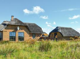 Lovely Home In Ulfborg With Kitchen, hotel Sundhuse városában