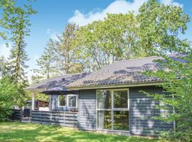 Beautiful Home In Grsted With 4 Bedrooms, Sauna And Wifi, hotel i Græsted