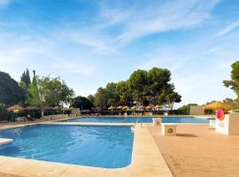 Pet Friendly Apartment In Arroyo De La Miel With Kitchen、アロヨ・デ・ラ・ミエルのホテル