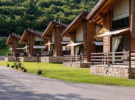 Natura Chalets, hotel with jacuzzis in Megalo Chorio