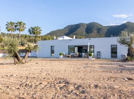 Casa Rural Espadan Suites, country house in Artana