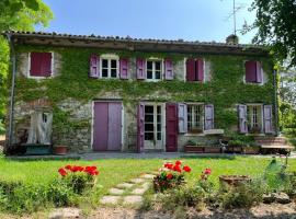 B&B Casa dei Cuori - Natura, Silenzio, relax a 550 m di quota, отель типа «постель и завтрак» в городе Лангирано