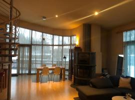 Kotimaailma - Iso ja viihtyisä omakotitalo saunalla 9 henkilölle, hotel a Hèlsinki