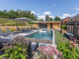 Villa Wood - Gîte de prestige en Ardennes - 10 personnes - Sauna, jacuzzi, piscine et billard – dom wakacyjny w mieście Tenneville