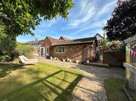 Leafy lodge in Lytham, chalet in Brown Moss Side