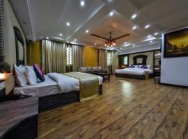 HOTEL ROYAL MILAD, hotel in Raj Bagh, Srinagar
