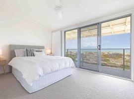 THE SHORE- Absolute beachfront holiday house, hotel di Port Adelaide