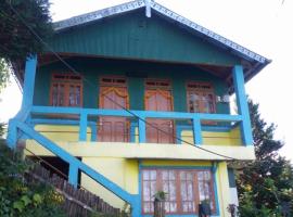 Kabiraj Homestay by StayApart, δωμάτιο σε οικογενειακή κατοικία σε Ghum