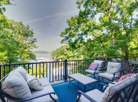 Lakefront Tan-Tar-A Home with Dock, Boatslip and View!, hotel u gradu 'Osage Beach'