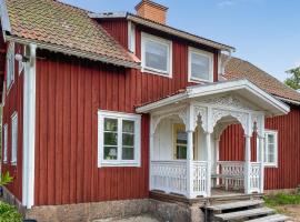 4 Bedroom Beautiful Home In Vimmerby: Vimmerby şehrinde bir villa