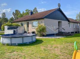 Nice Home In Hultsfred With Kitchen, maison de vacances à Hultsfred