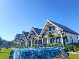 Domki Anielski Zakątek J&R nad Bałtykiem DELUX z balią ogrodową z jacuzzi i klimatyzacją, Hotel in Mielenko