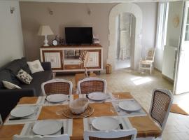 Les Ecureuils 4 / 6 personnes, self-catering accommodation in Seigy
