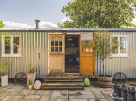 White Waltham에 위치한 자쿠지가 있는 호텔 Relaxing Retreat - The Shepherds Hut - Hot Tub