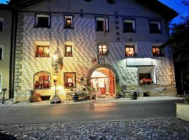 Chasa de Capol - Historische Gaststätte & Weinkellerei, hotel din Sta Maria Val Müstair