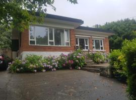 Casa Lekutxoa con amplio jardín cerca de San Sebastián, villa in Oiartzun