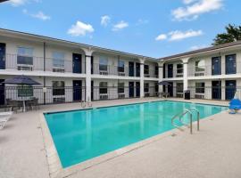 Motel 6-Bryan, TX - University Area، فندق في براين