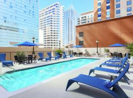 Hampton Inn & Suites Austin-Downtown/Convention Center, מלון ליד Palm Playground, אוסטין